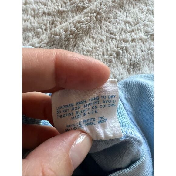 Vintage UofW Huskies Graphic Tshirt - Picture 5 of 5